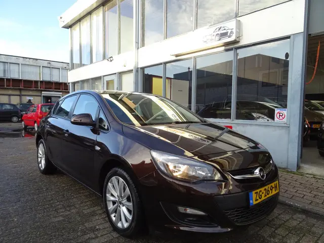 Opel Astra 1.4 Turbo Design Edition 2013 Benzine 13