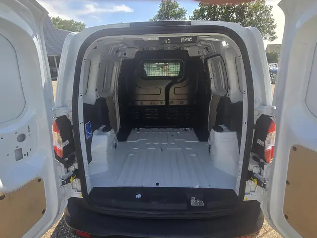 Ford Transit Courier 1.5 TDCI Limited 2020 Diesel 11