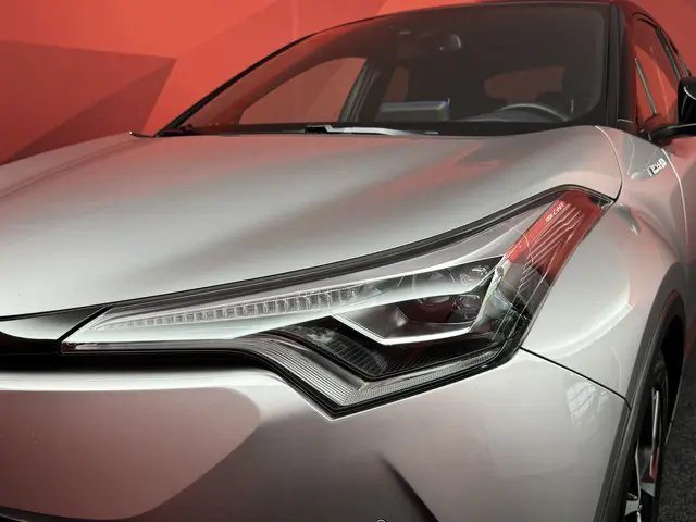Toyota C-HR 1.8 Hybrid Bi-Tone 2018 Hybride Benzine 22