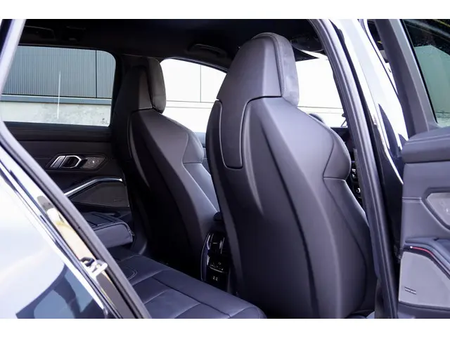 BMW M3 Touring xDrive Competition 2024 Benzine 28