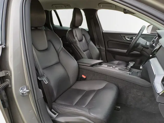 Volvo V60 2.0 T5 Momentum 2018 Benzine 32