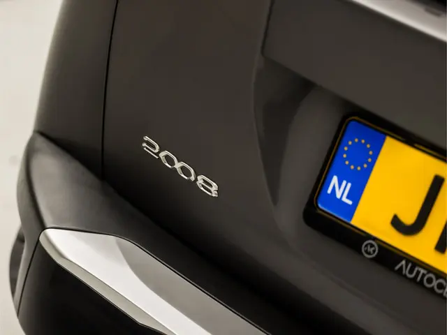 Peugeot 2008 1.2 PureTech Allure Sport 2023 Benzine 25