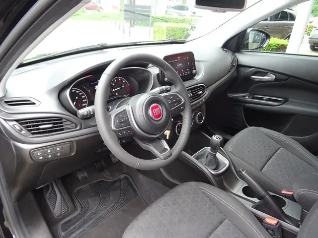 Fiat Tipo Cross 1.0 City Cross 2021 Benzine 24