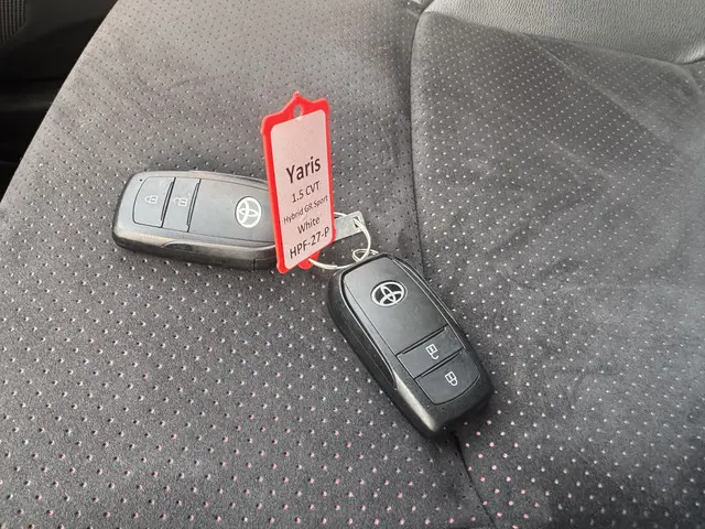 Toyota Yaris 1.5 Hybrid GR Sport 2023 Hybride Benzine 32