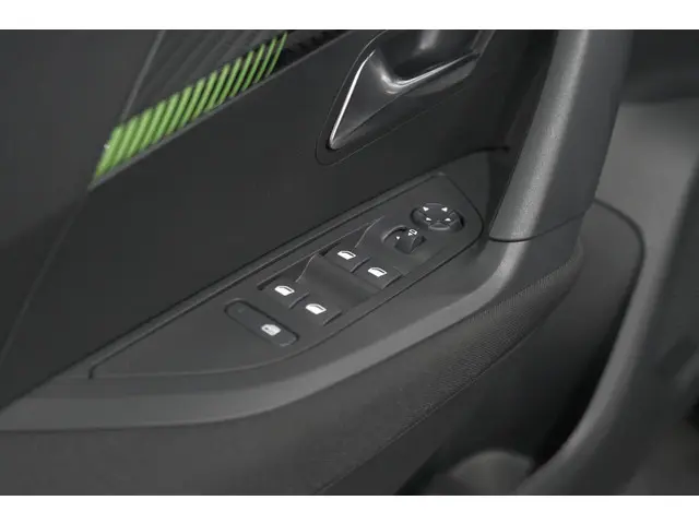 Peugeot e-2008 EV Active 50 kWh 2024 Elektrisch 22