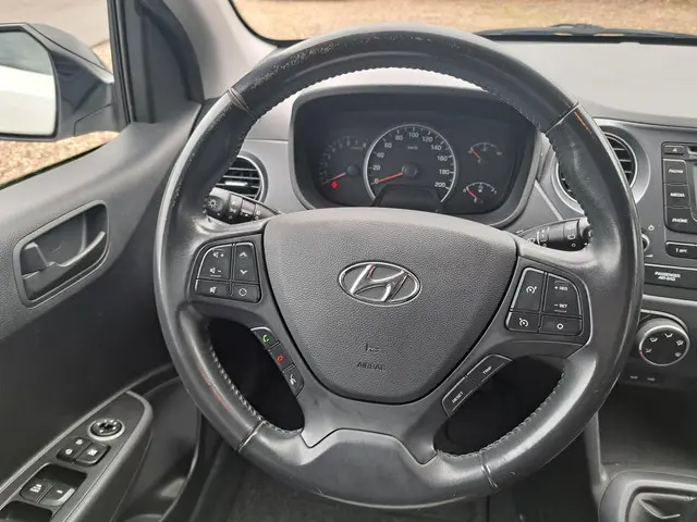 Hyundai i10 1.0i i-Motion 2015 Benzine 13