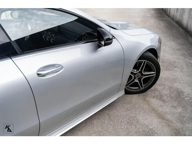 Mercedes-Benz CLA 200 Premium Plus 2020 Benzine 65