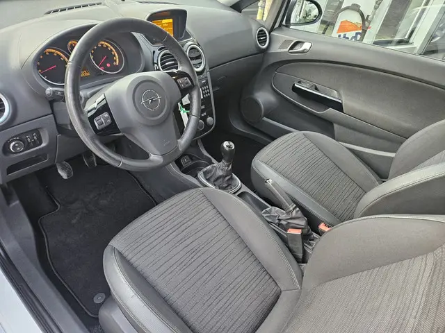 Opel Corsa 1.4-16V Opc-Line,Sport 2014 Benzine 16