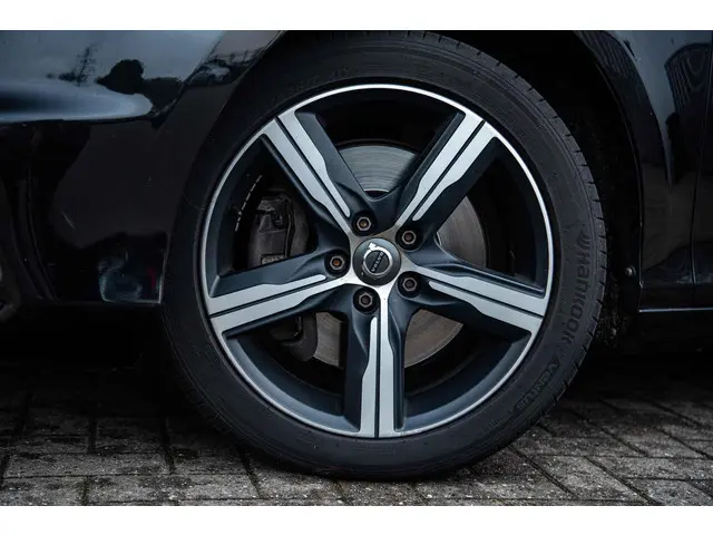 Volvo V40 2.0 T4 Business Sport 2017 Benzine 30