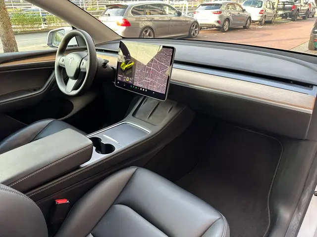 Tesla Model Y Long Range AWD 75 kWh 2022 Elektrisch 10