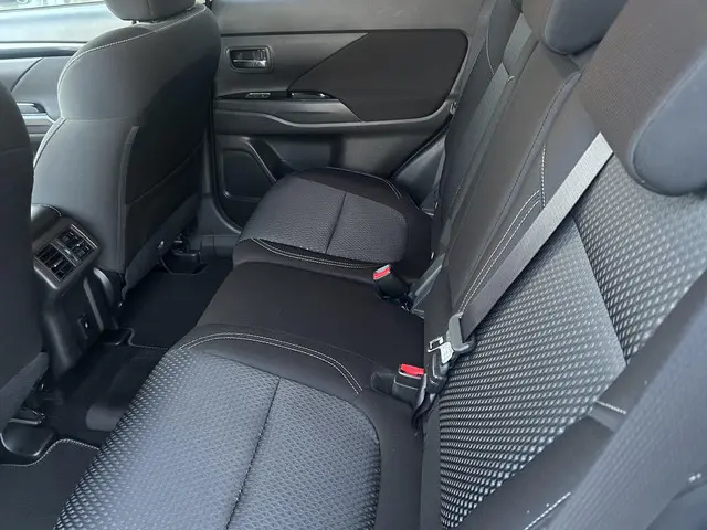 Mitsubishi Outlander 2.4 PHEV Pure + 2020 Hybride Benzine 20