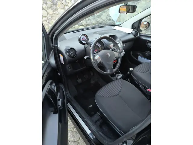 Peugeot 107 1.0 Envy 2013 Benzine 9