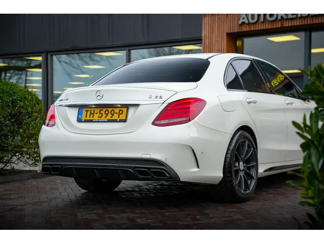 Mercedes-Benz C-Klasse AMG 63 2015 Benzine 11