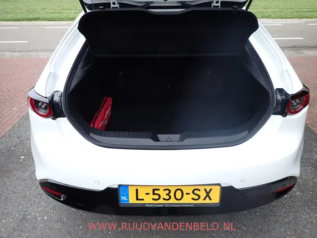 Mazda 3 2.0 e-SkyActiv-G M Hybrid 2021 Benzine 27