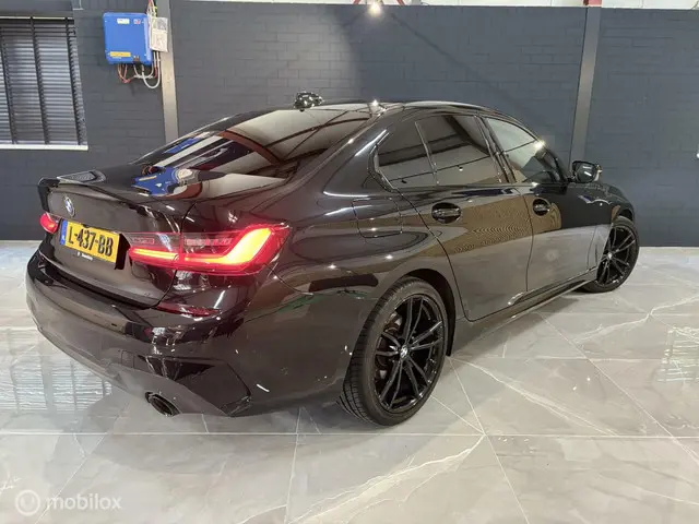 BMW 3 Serie M 320i xDrive High Executive 2019 Benzine 10
