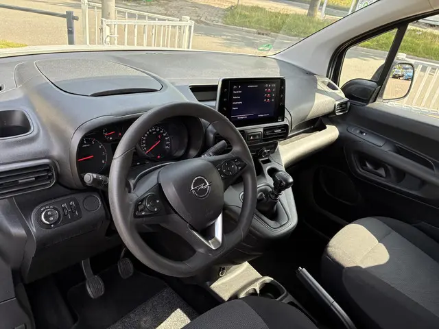 Opel Combo 1.5 Turbo 102Pk L1H1 Edition 2022 Diesel 28