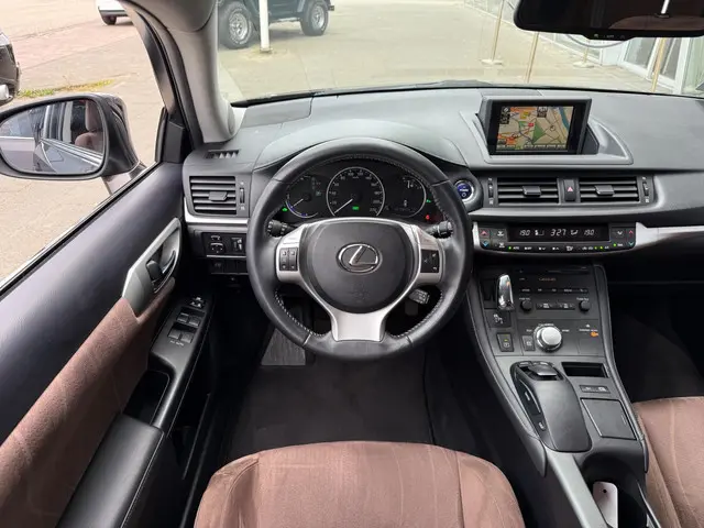 Lexus CT 200h F-Sport Line 2012 Hybride Benzine 10