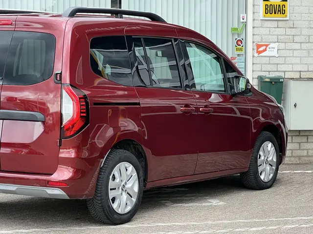 Renault Kangoo 1.3 TCe 130 EDC 2022 Benzine 28