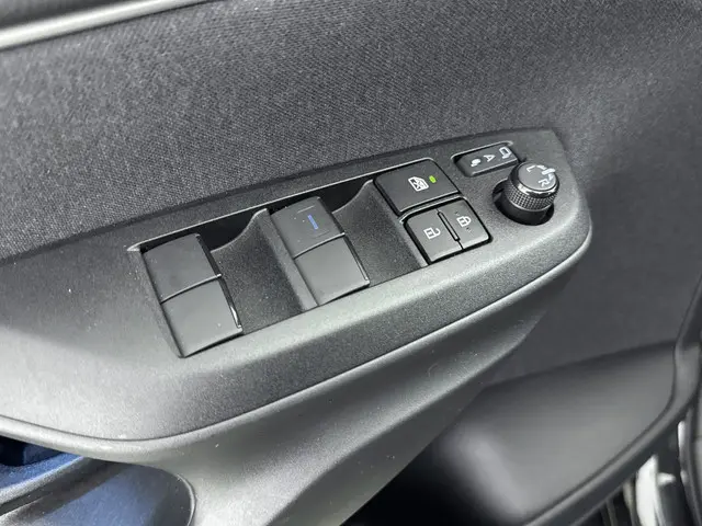 Toyota Yaris 1.5 Hybrid Executive 2023 Hybride Benzine 19