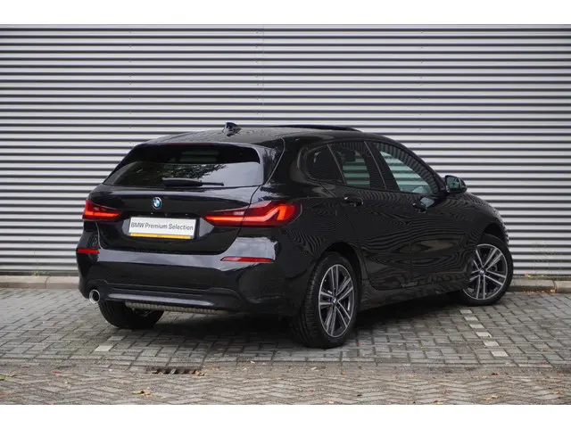 BMW 1 Serie 118i 2023 Benzine 2