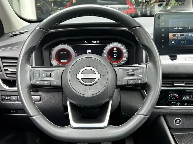 Nissan QASHQAI 1.3 MHEV N-Connecta 2023 Benzine 21