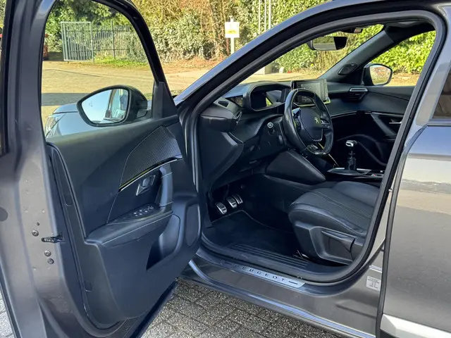 Peugeot 2008 1.2 PureTech GT-Line 2020 Benzine 19