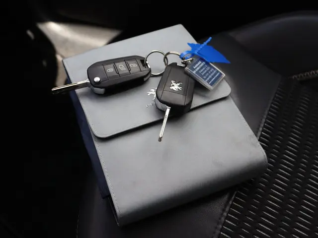 Peugeot 208 1.2 VTi Allure (lichte schade) 2013 Benzine 12