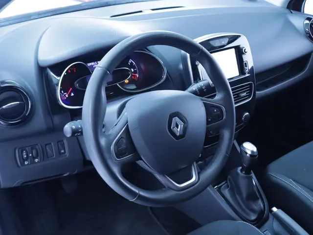 Renault Clio Estate 0.9 TCe Limited 2018 Benzine 24