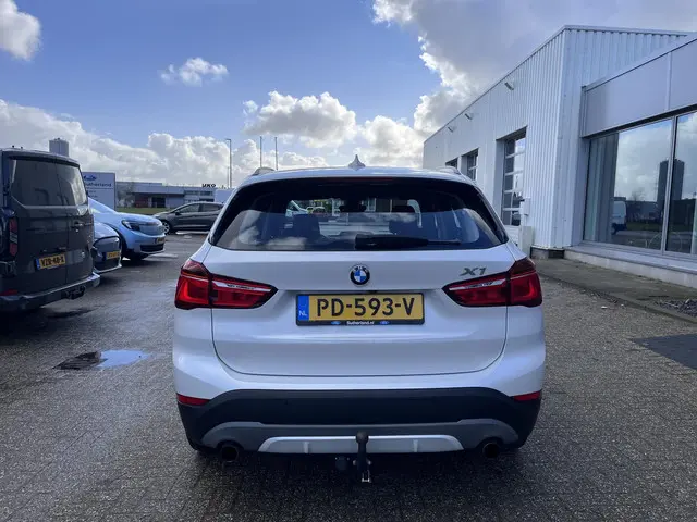 BMW X1 sDrive20i Executive 2017 Benzine 7