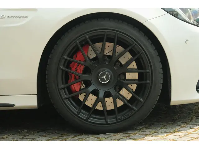 Mercedes-Benz C-Klasse AMG 63 S 2015 Benzine 5