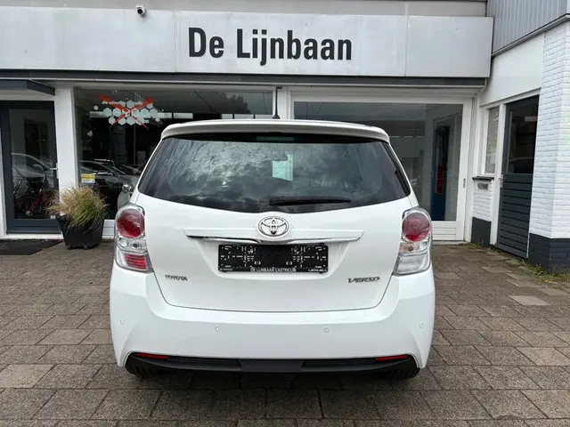 Toyota Verso 1.8 VVT-i Dynamic Business 2015 Benzine 8