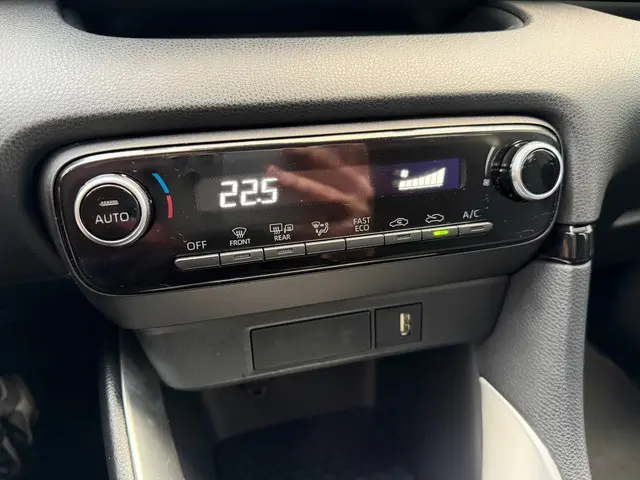 Toyota Yaris 1.5 Hybrid Active 2022 Hybride Benzine 21