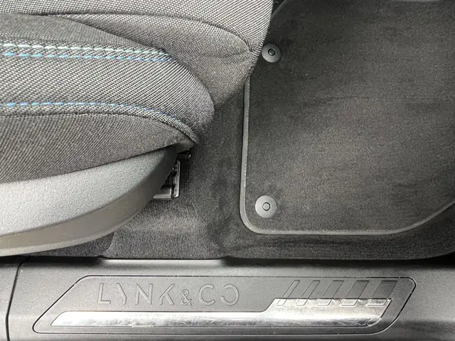 Lynk & Co 01 1.5 2023 Hybride Benzine 38