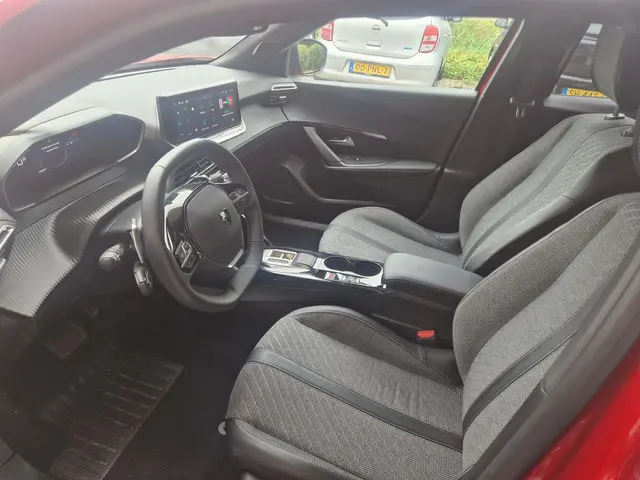 Peugeot 2008 1.2T 130pk Automaat Allure 2024 Benzine 10