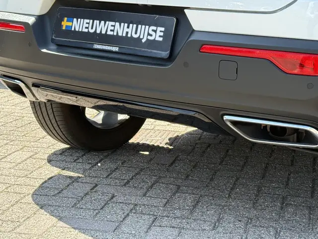 Volvo XC40 2.0 T4 R-Design 2019 Benzine 24