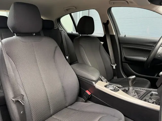 BMW 1 Serie 116i Essential 2015 Benzine 16