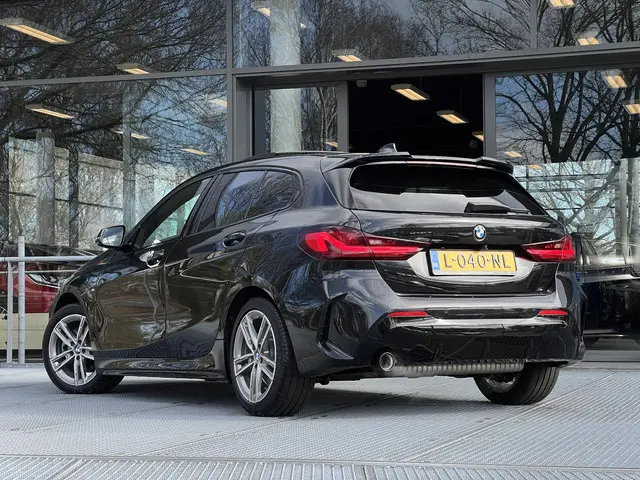 BMW 1 Serie 118i Business Edition 2021 Benzine 6
