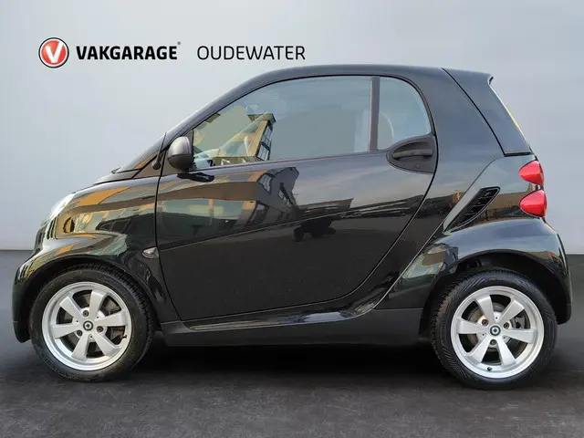 Smart Fortwo coupé 1.0 mhd Pure met Airco 2012 Benzine 8
