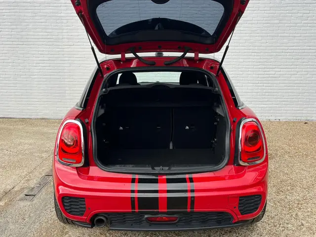 MINI Cooper 1.5 Chili Serious Business 2017 Benzine 12