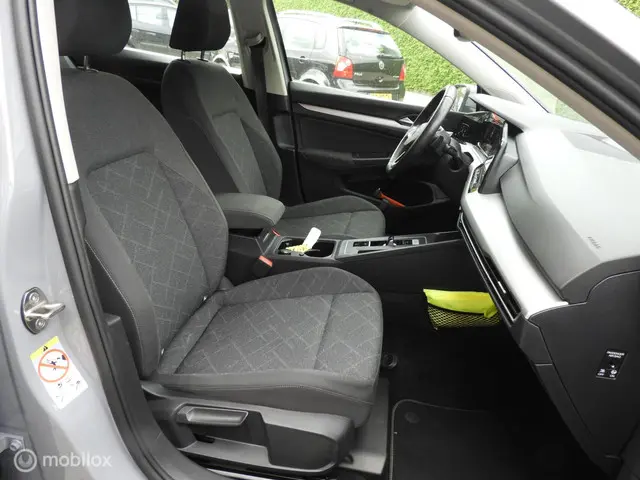 Volkswagen Golf 1.0 eTSI Life 2022 Benzine 14