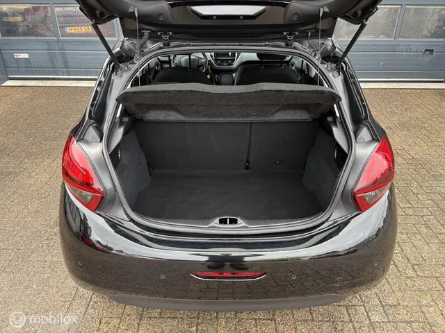 Peugeot 208 1.2 PureTech Signature 2019 Benzine 8