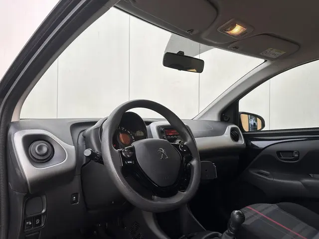 Peugeot 108 1.0 e-VTi Active 2015 Benzine 9