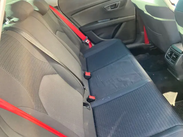 SEAT Leon FR Pano Leder Akrapovic Dynaudio 2018 Benzine 23