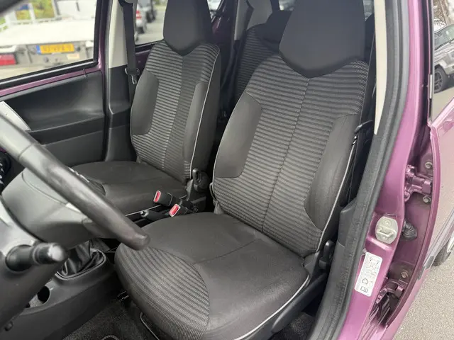 Peugeot 107 1.0 Envy 2012 Benzine 11