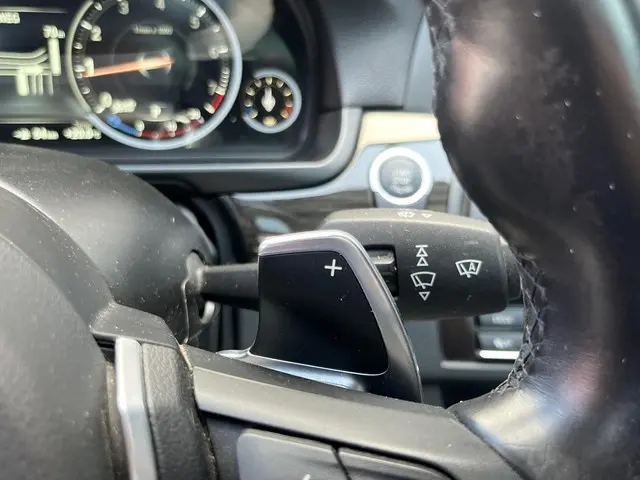 BMW 5 Serie Touring 520i High Executive 2015 Benzine 68