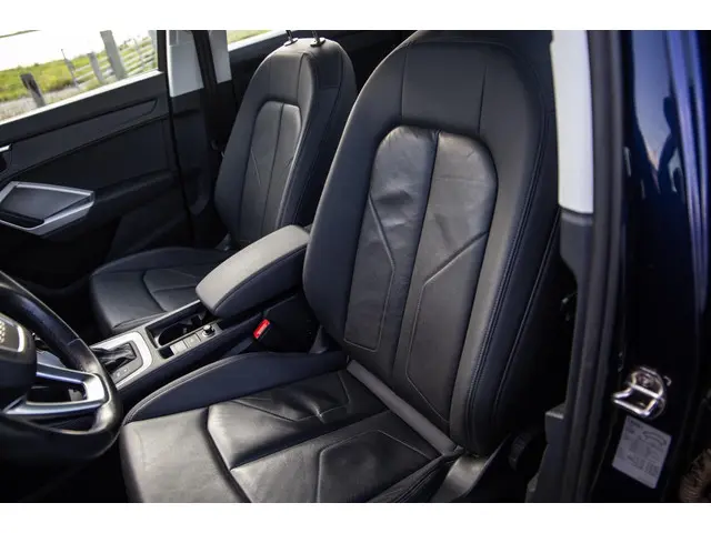 Audi Q3 45 TFSI e edition 2021 Hybride Benzine 19