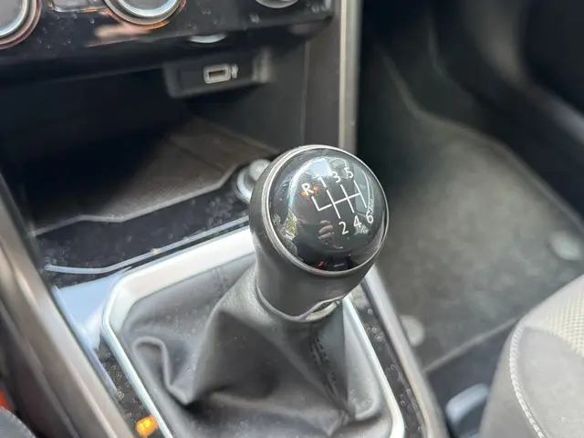 Volkswagen T-Roc 1.5 TSI 150pk H6 Style 2019 Benzine 9