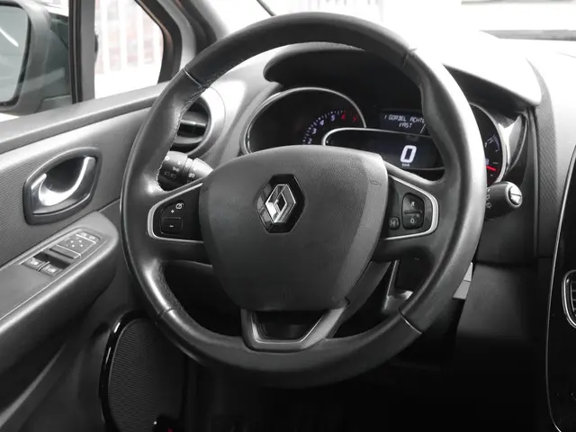 Renault Clio Estate 0.9 TCe Limited 2017 Benzine 12