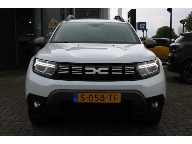 Dacia Duster TCe 130 Journey 2023 Benzine 32