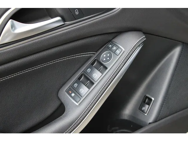 Mercedes-Benz GLA 200 2015 Benzine 25